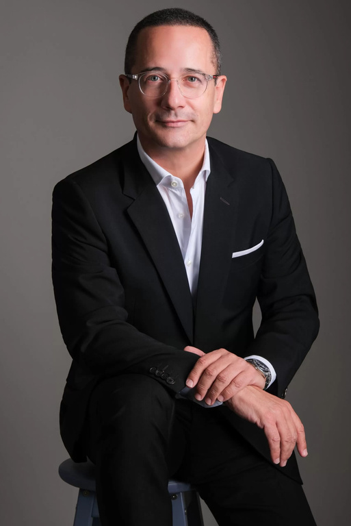 César Val